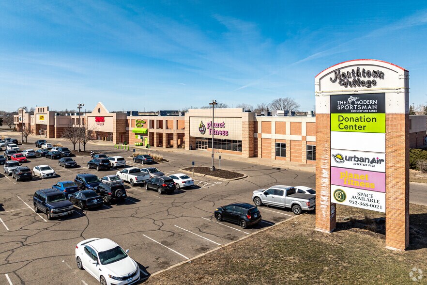 40-60 NW Coon Rapids Blvd, Minneapolis, MN à louer - Photo du bâtiment - Image 2 de 6