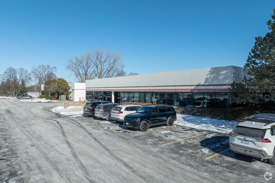 5400 Patton Dr, Lisle, IL for sale - Building Photo - Image 3 of 5