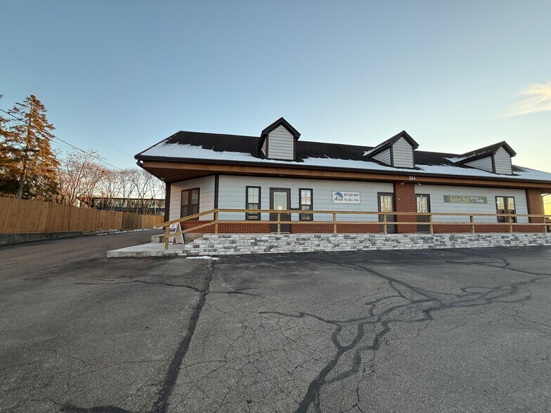 264 N Main St, Centerville, OH à louer - Photo du bâtiment - Image 3 de 9