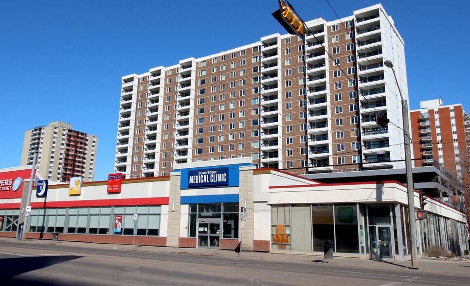 11704-11722 Jasper Ave, Edmonton, AB à louer - Photo du bâtiment - Image 2 de 3