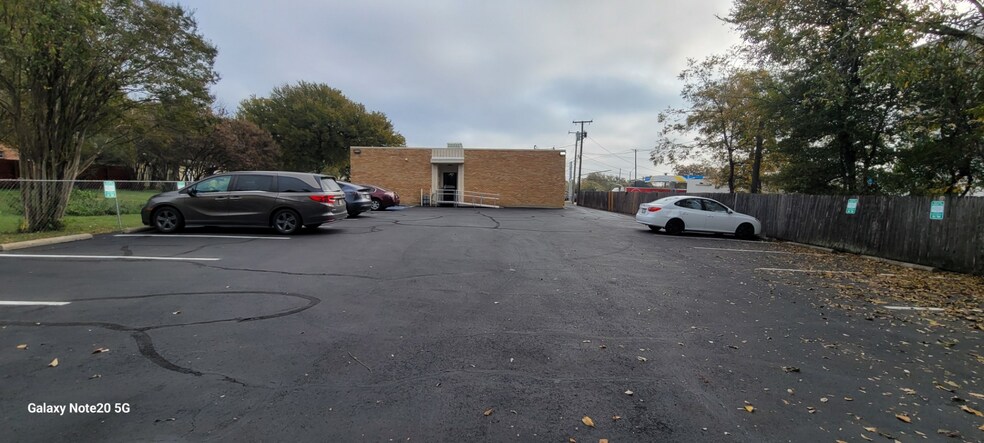 403-407 N Sylvania Ave, Fort Worth, TX à vendre - Photo du bâtiment - Image 3 de 4