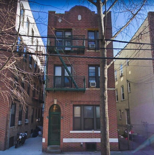 5011 45th St, Woodside, NY à vendre - Photo du bâtiment - Image 2 de 2