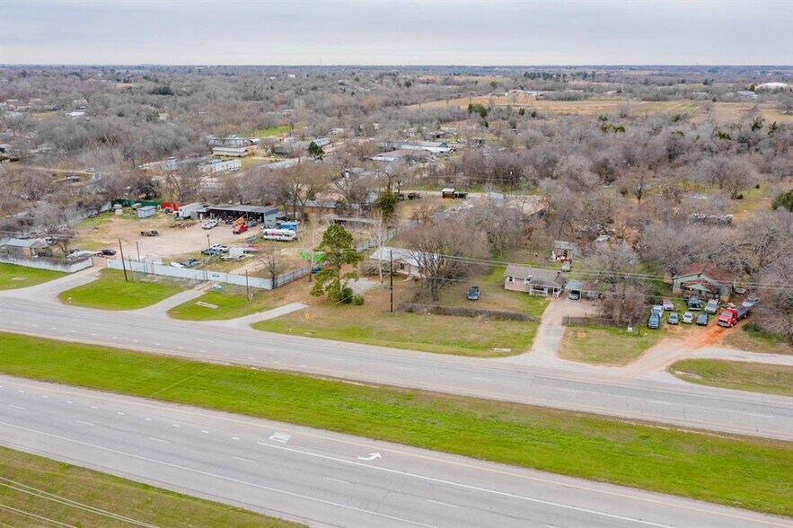 262 Highway 290 E, Elgin, TX à vendre - Photo du bâtiment - Image 2 de 19