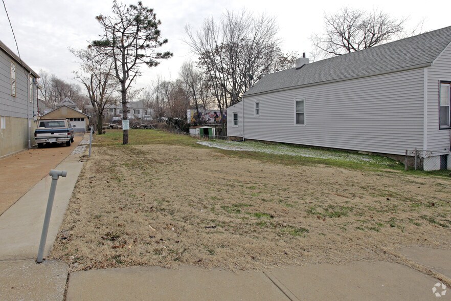 1328 Pierce Ave, Saint Louis, MO for sale - Building Photo - Image 2 of 3