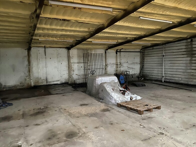 22 Fieldside, Scunthorpe for lease - Building Photo - Image 3 of 7