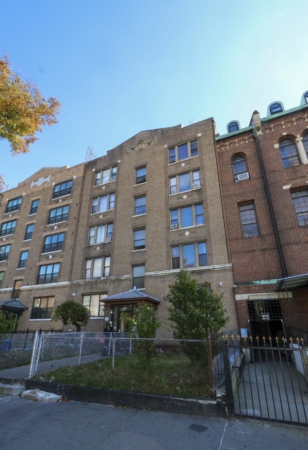 Three Building Bronx Package portefeuille de 3 propriétés à vendre sur LoopNet.ca Photo du bâtiment- Image 1 de 4