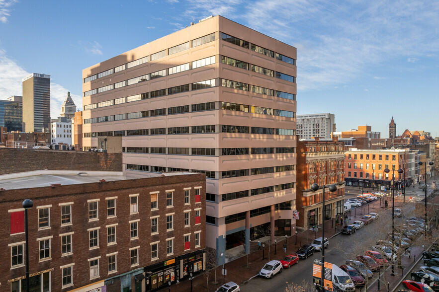 125 E Court St, Cincinnati, OH à louer - Photo du bâtiment - Image 1 de 4