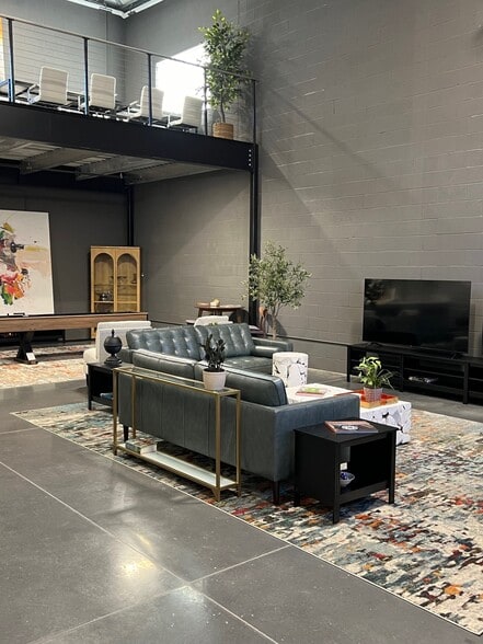 5725 Stables Way, Alpharetta, GA for sale - Building Photo - Image 2 of 6