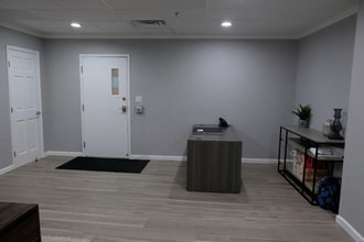 8 Johnson St, Staten Island, NY for lease Interior Photo- Image 1 of 11