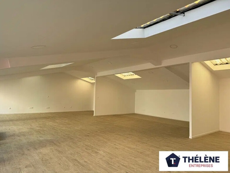 Office in Mauguio for lease - Interior Photo - Image 2 of 7