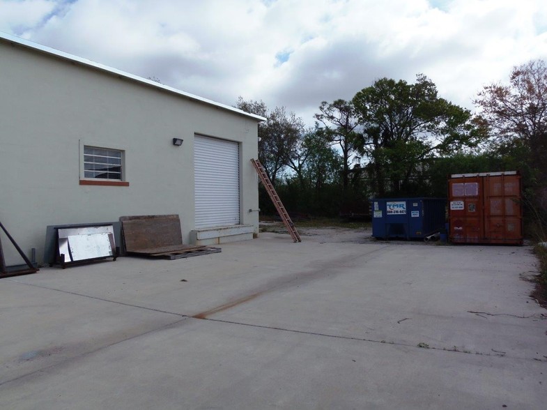 13197 49th St, Clearwater, FL for lease - Building Photo - Image 3 of 16