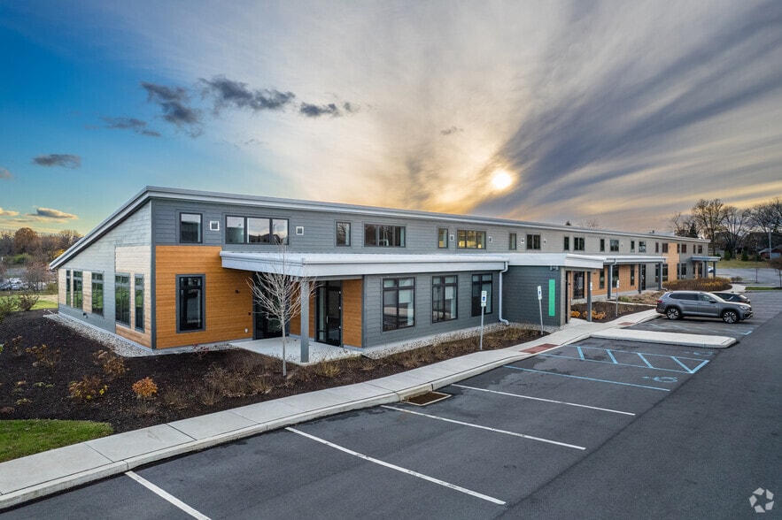 4250 Independence Dr, Schnecksville, PA for lease - Primary Photo - Image 1 of 5