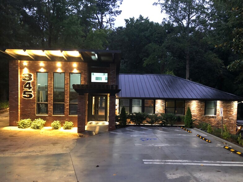 5801 NE Roswell Rd, Atlanta, GA à louer - Photo du bâtiment - Image 2 de 8