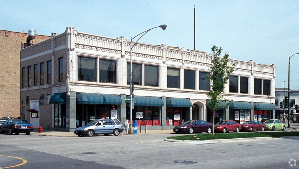 760 N Ogden Ave, Chicago, IL à louer - Photo du bâtiment - Image 2 de 21