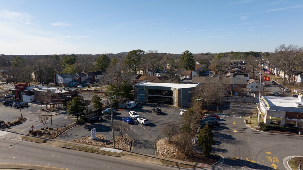 735 Newtown Rd, Norfolk, VA à vendre - Photo du bâtiment - Image 2 de 9