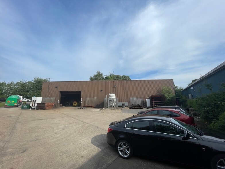 12 Hopkinson Way, Andover for sale - Building Photo - Image 2 of 5