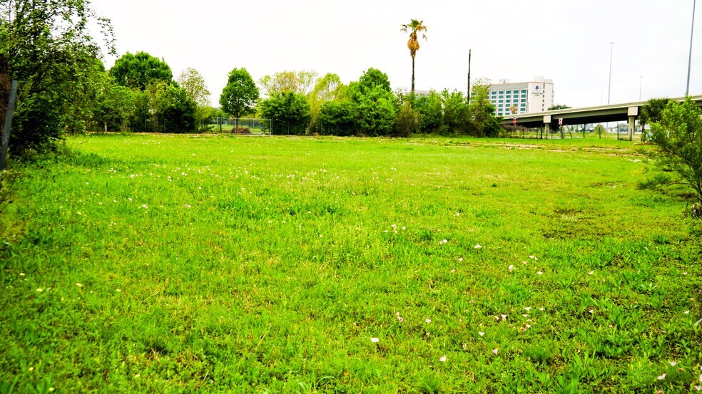 0 Northwest Freeway, Houston, TX à vendre - Photo du bâtiment - Image 3 de 6