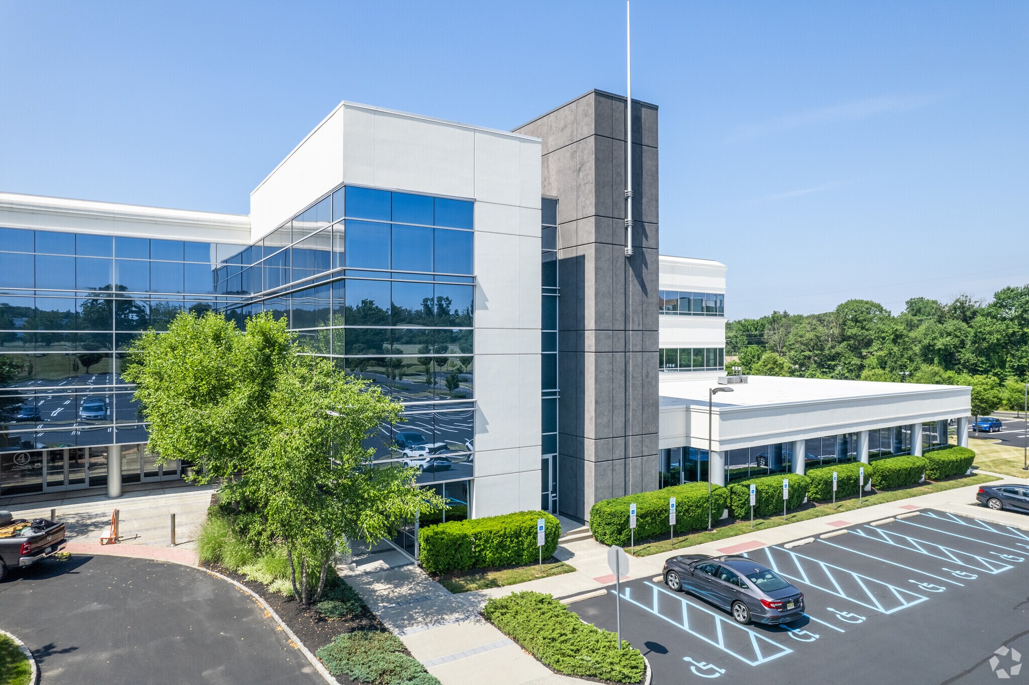 801 Lakeview Dr, Blue Bell, PA for lease Primary Photo- Image 1 of 12