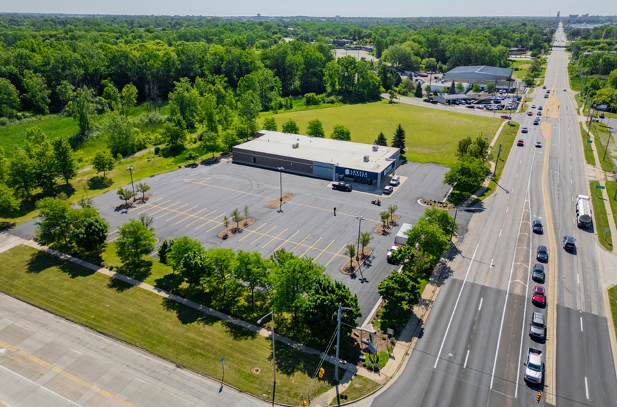 2060 Dixie Hwy, Waterford, MI for lease - Building Photo - Image 2 of 13