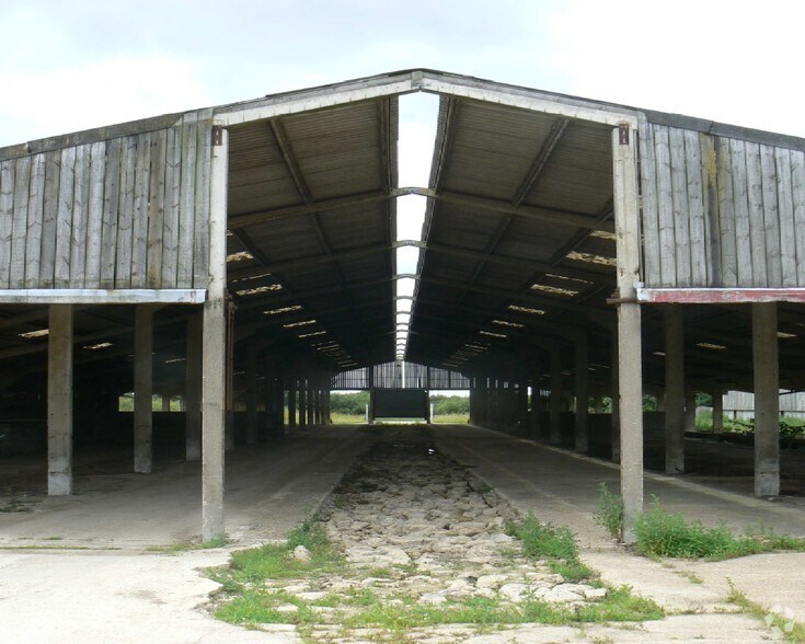 Verney Rd, Buckingham à vendre - Photo du bâtiment - Image 2 de 3