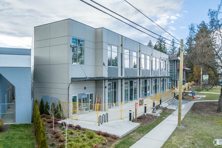 Elgin Business Park portefeuille de 4 propriétés à vendre sur LoopNet.ca - Photo principale - Image 1 de 2