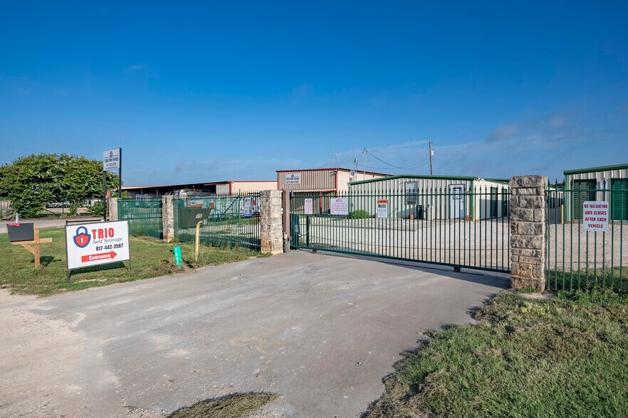 938 N Highway 174, Rio Vista, TX à vendre - Photo du bâtiment - Image 3 de 5