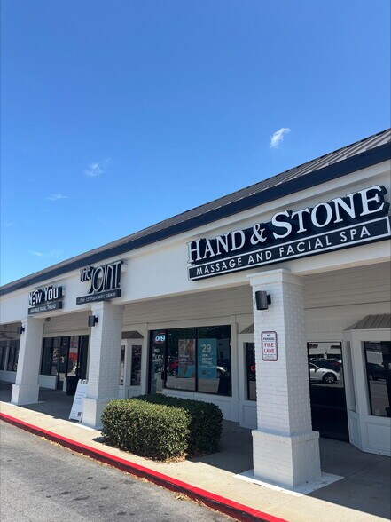 6500 NE Roswell Rd, Atlanta, GA for lease - Building Photo - Image 2 of 11