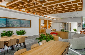 3130 Wilshire Blvd, Santa Monica, CA for lease Building Photo- Image 2 of 4