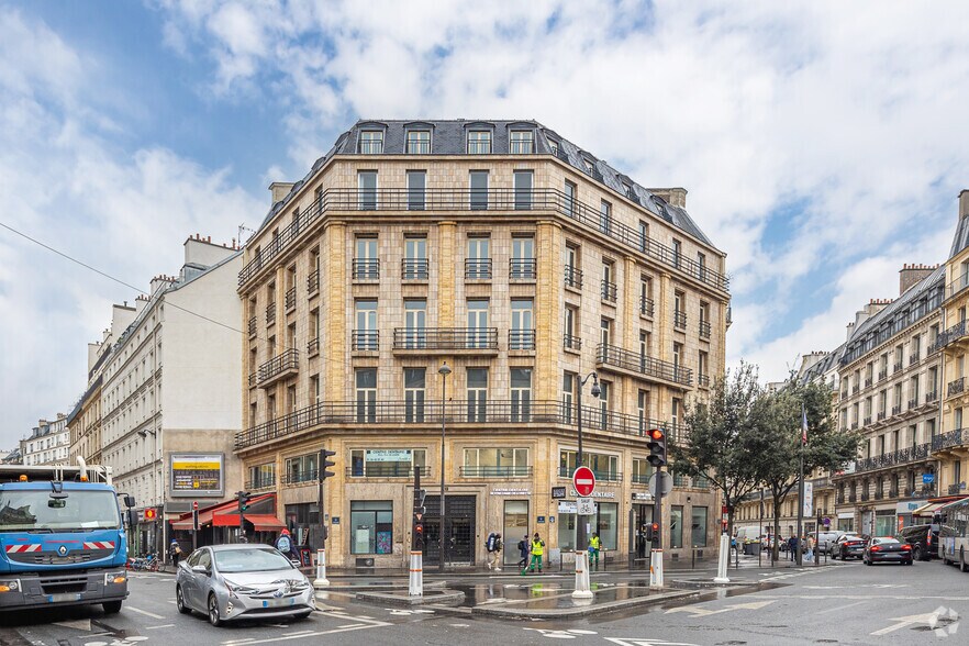 13 Place Kossuth, Paris for lease - Building Photo - Image 3 of 5