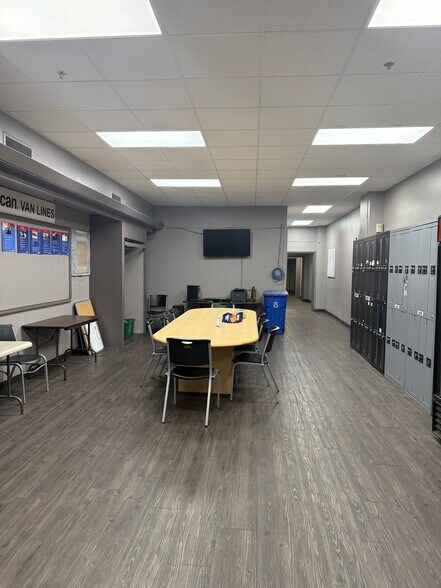 1140 Hayden St, Fort Wayne, IN à louer - Photo du bâtiment - Image 2 de 7