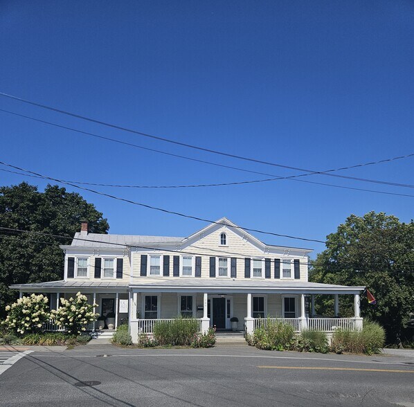 220 Main St, Germantown, NY for lease - Building Photo - Image 1 of 1