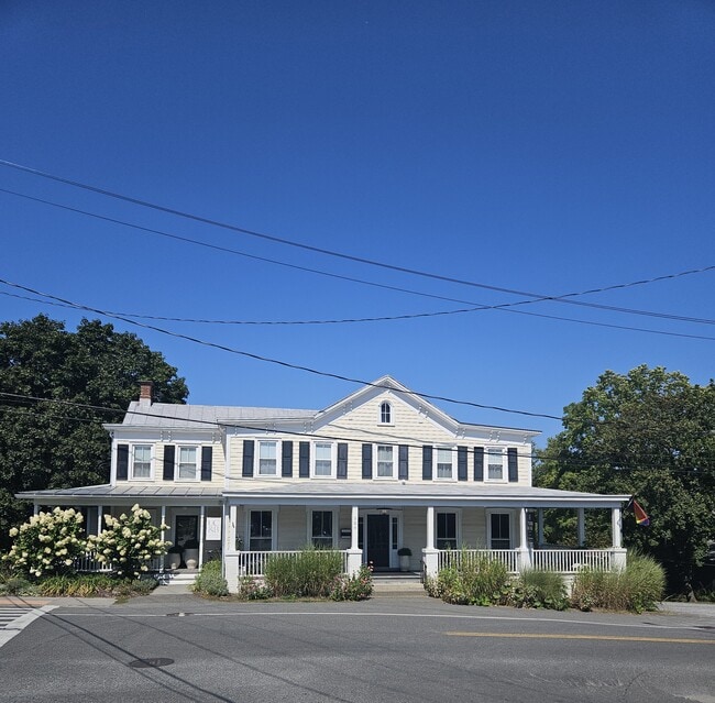 Plus de détails pour 220 Main St, Germantown, NY - Commerce de détail à louer