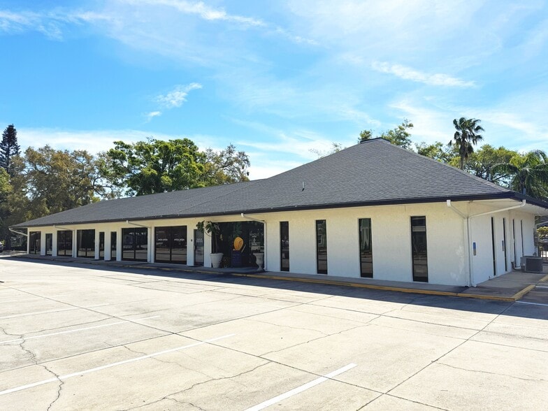 940 Clearwater Largo Rd N, Largo, FL for lease - Building Photo - Image 2 of 5