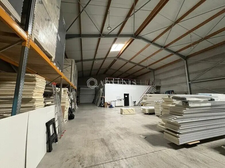 Flex in Marquise for lease - Interior Photo - Image 2 of 5