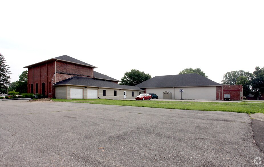 435-437 E Main St, Greenwood, IN à louer - Photo du bâtiment - Image 3 de 18