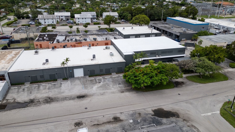 44 SE 9th St, Deerfield Beach, FL for sale - Building Photo - Image 3 of 28