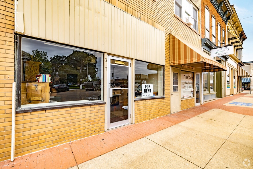 317 E Main St, Montezuma, IA à louer - Photo du bâtiment - Image 2 de 3