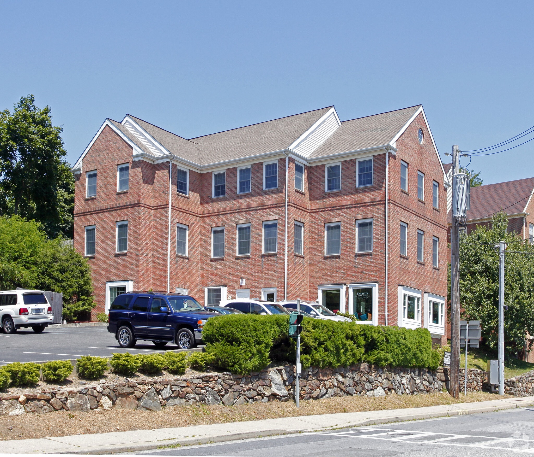 16 S Bedford Rd, Chappaqua, NY for lease Primary Photo- Image 1 of 3