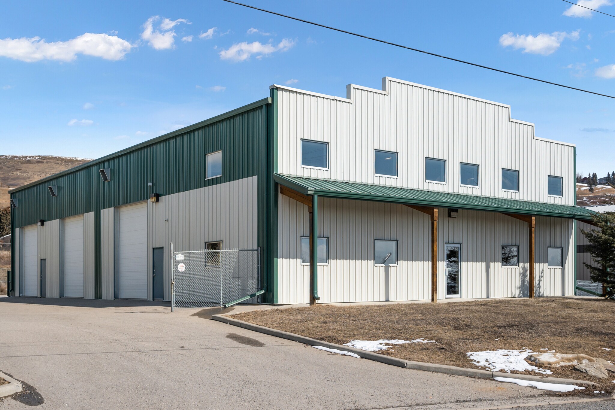 38 Griffin Industrial Pt, Cochrane, AB à vendre Photo du bâtiment- Image 1 de 1