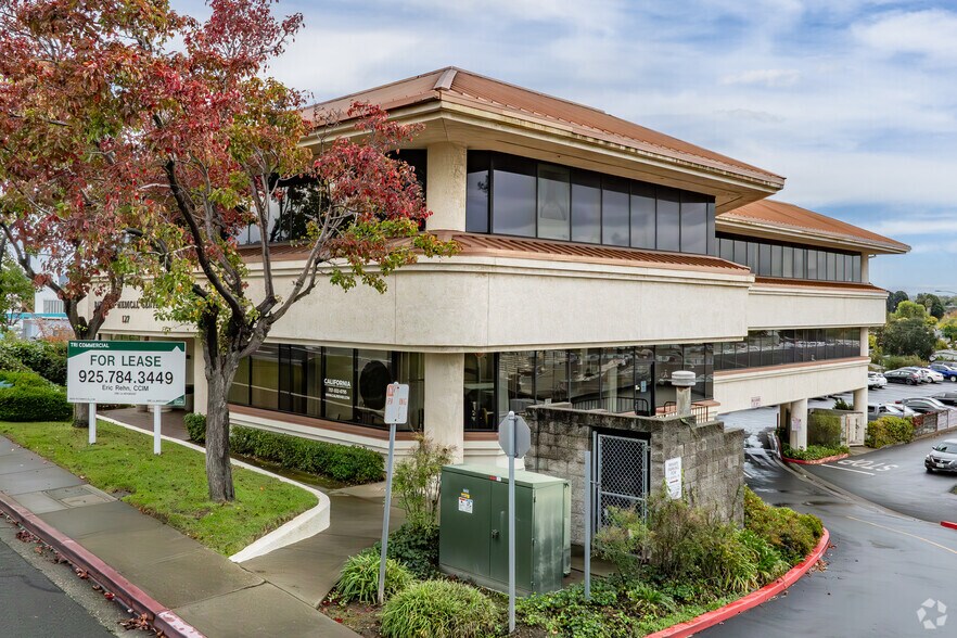 127 Hospital Dr, Vallejo, CA à louer - Photo du bâtiment - Image 3 de 14