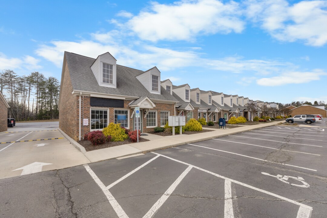 1405-1437 Freeway Dr, Reidsville, NC à louer Photo du bâtiment- Image 1 de 15
