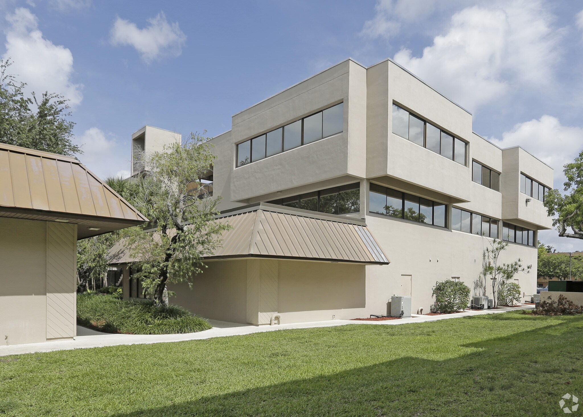 10669-10689 N Kendall Dr, Miami, FL for lease Primary Photo- Image 1 of 5