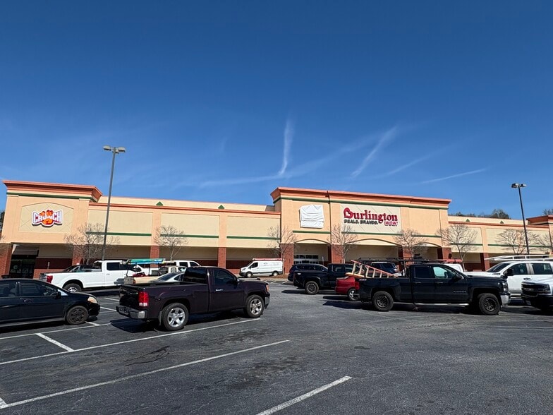 4051 Stone Mountain Hwy, Lilburn, GA for lease - Building Photo - Image 2 of 11