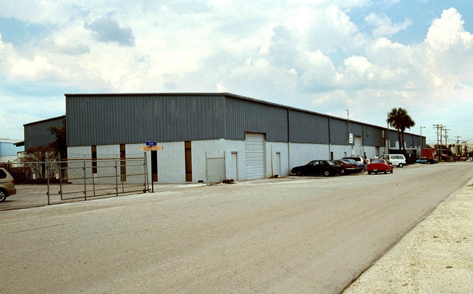 5212-5216 Cone Rd, Tampa, FL à louer - Photo du bâtiment - Image 3 de 6