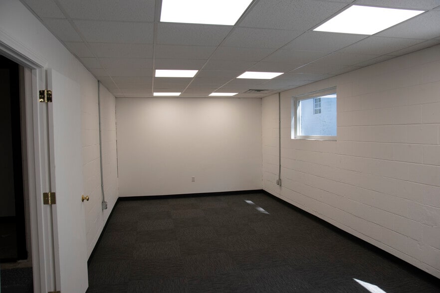 41 Elm St, Stoneham, MA for lease - Building Photo - Image 2 of 19