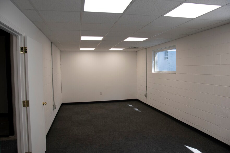 41 Elm St, Stoneham, MA à louer - Photo du bâtiment - Image 2 de 19