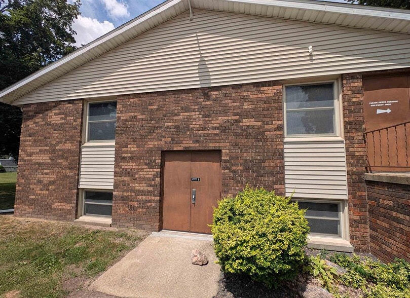 2221 N Parkway Dr, Pekin, IL à louer - Photo du bâtiment - Image 2 de 6