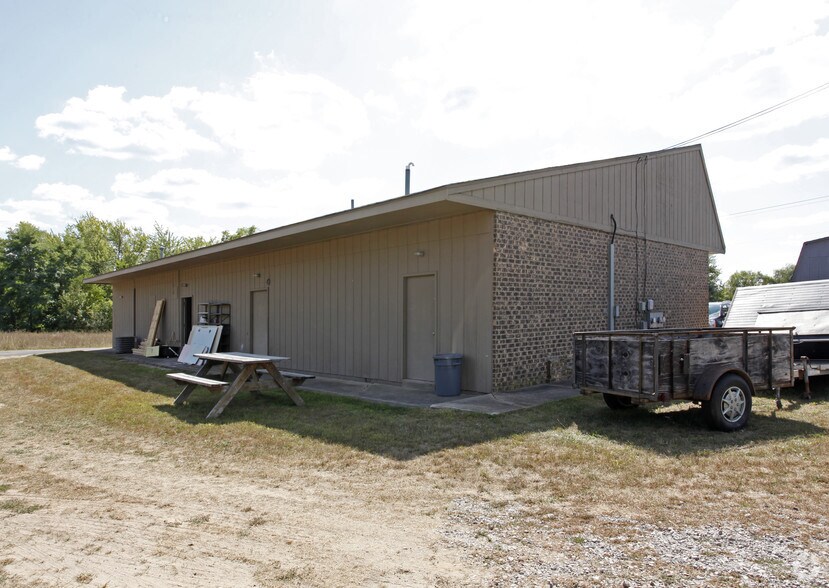 8359-8365 S State Rd, Goodrich, MI à louer - Photo du bâtiment - Image 2 de 2