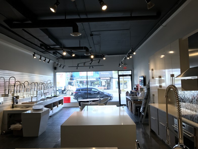 3272-3278 Main St, Vancouver, BC à louer - Photo du bâtiment - Image 3 de 9