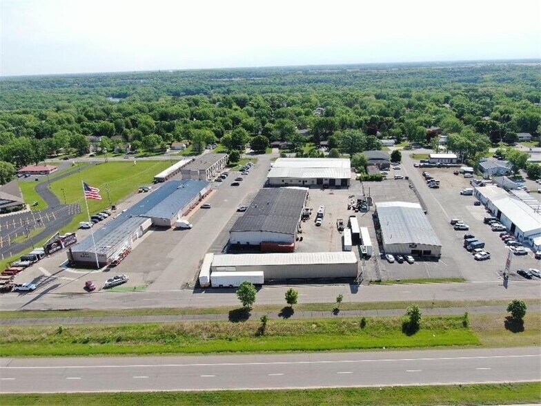 2629 Clearwater Rd, Saint Cloud, MN à vendre - Photo du bâtiment - Image 2 de 29